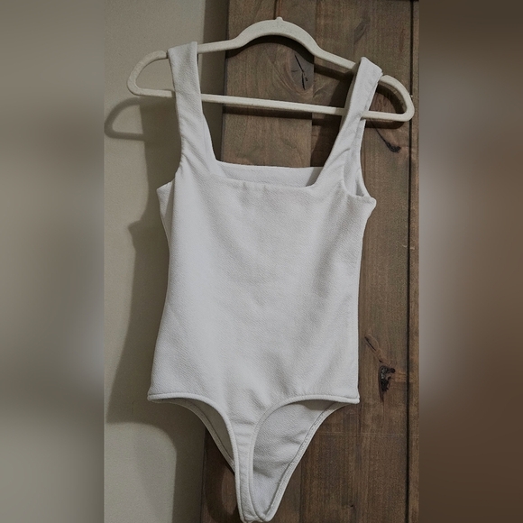 SHOW ME YOUR MUMU Dory Bodysuit in White. Size Medium - Picture 9 of 12